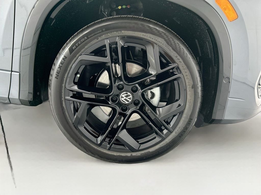 New 2026 Platinum Gray Metallic Volkswagen SE R-Line Black image 30