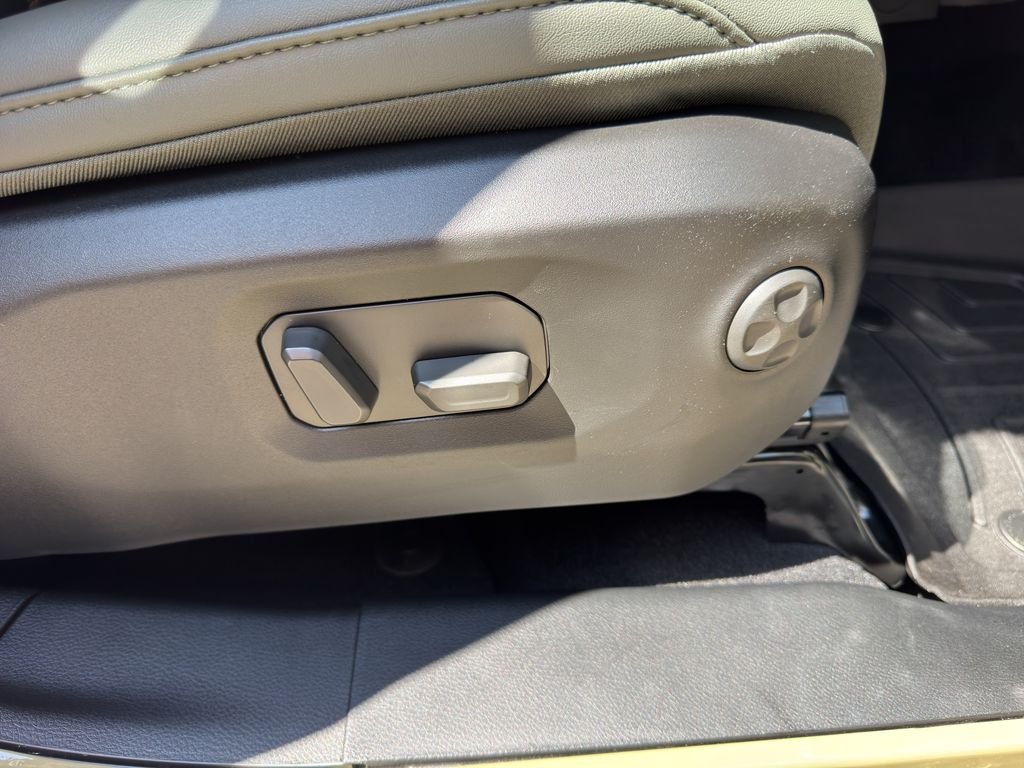 Used 2025 Green Jeep Mojave X image 18