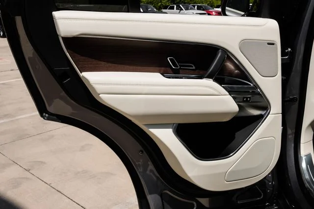 New 2026  Land Rover SE image 58