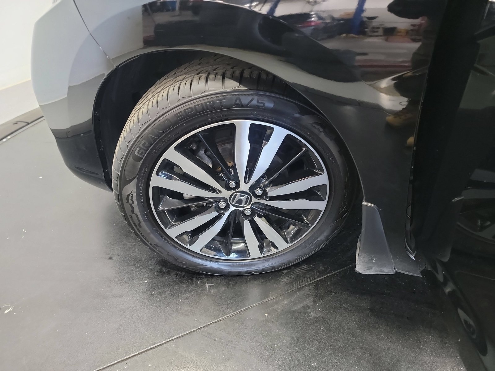 Used 2019 Crystal Black Pearl Honda EX image 29