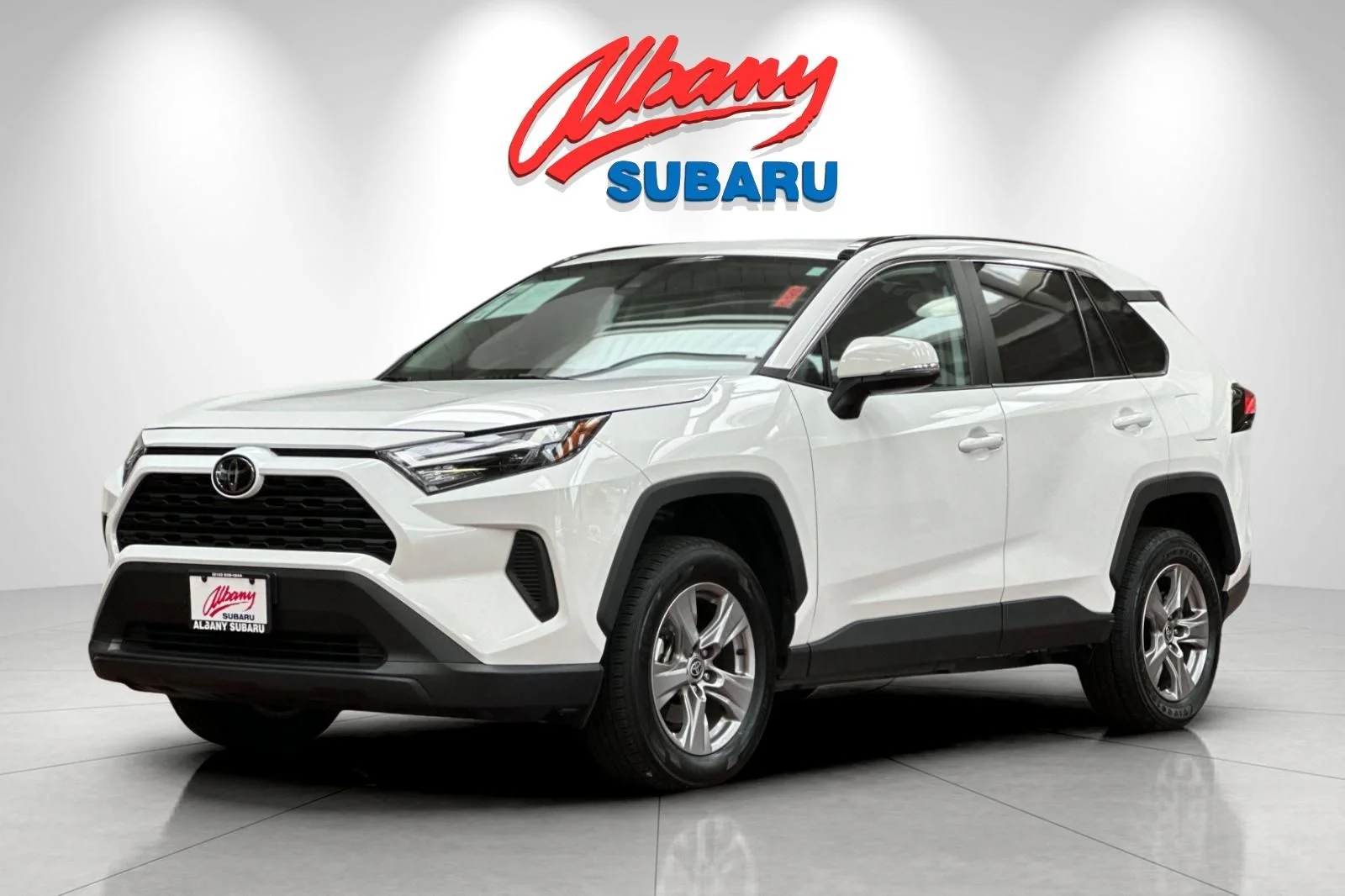 Used 2025 White Toyota XLE image 9
