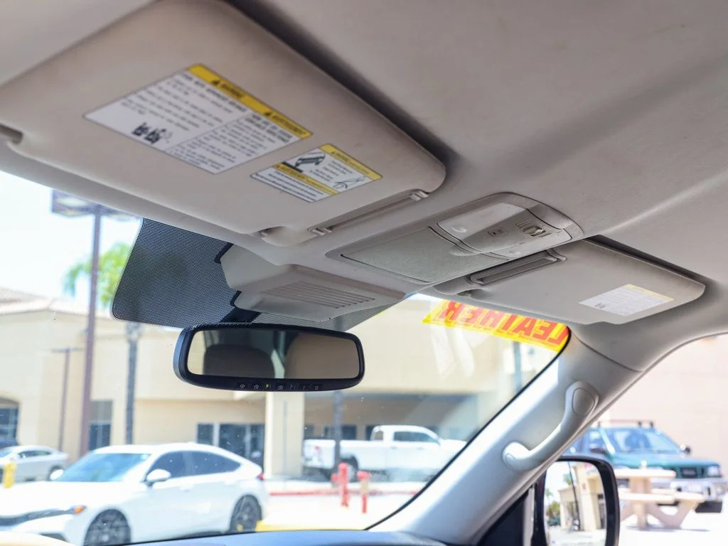 Used 2018 Brown Nissan SL image 11