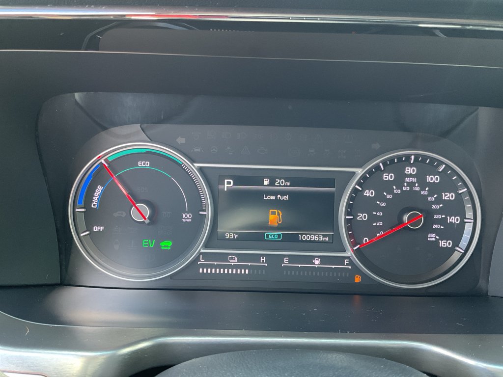 Used 2022 Runway Red Kia SX image 24