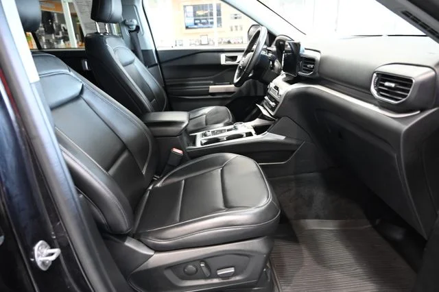 Used 2022 Black Ford XLT image 10