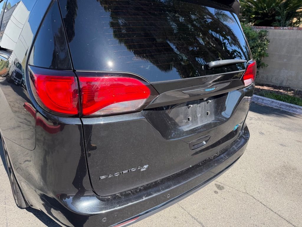 Used 2019 Black Chrysler Limited image 12