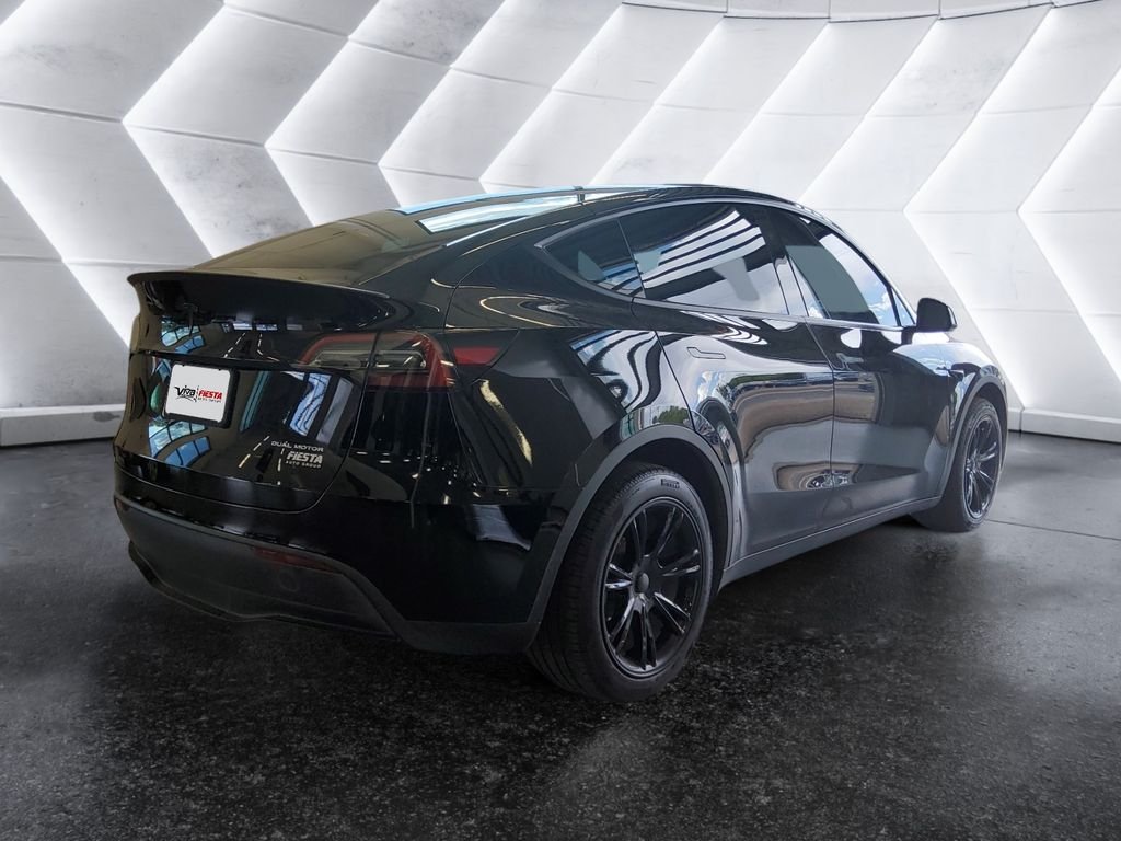 Used 2024  Tesla Long Range image 4