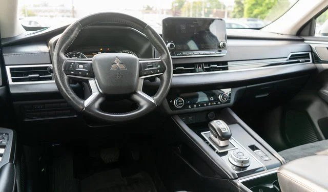 Used 2023 Gray Mitsubishi SE image 14