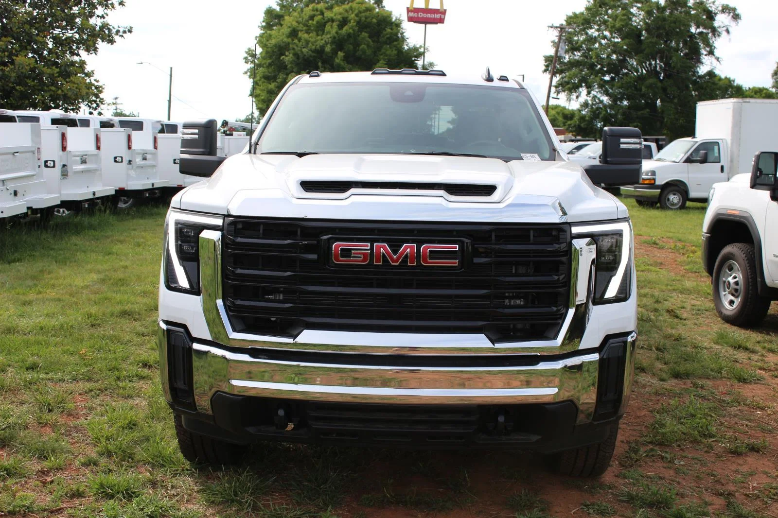 New 2025 Summit White GMC Pro image 2