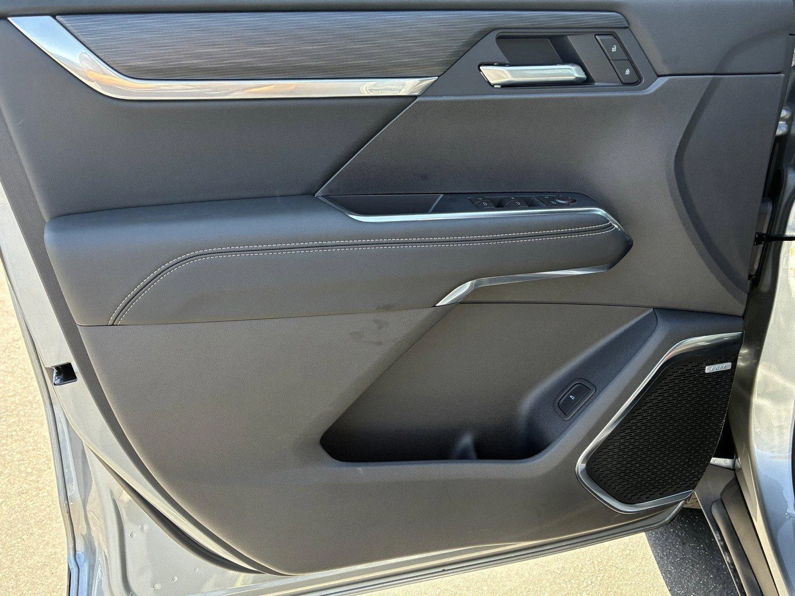 New 2026 Sterling Metallic GMC Elevation image 17