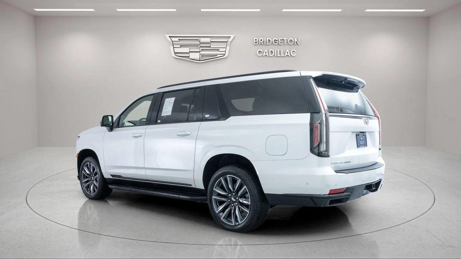 Used 2024 Crystal White Tricoat Cadillac Sport Platinum image 5
