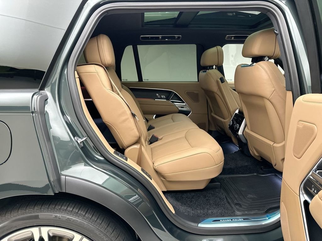 New 2026 Belgravia Green Land Rover SE image 7