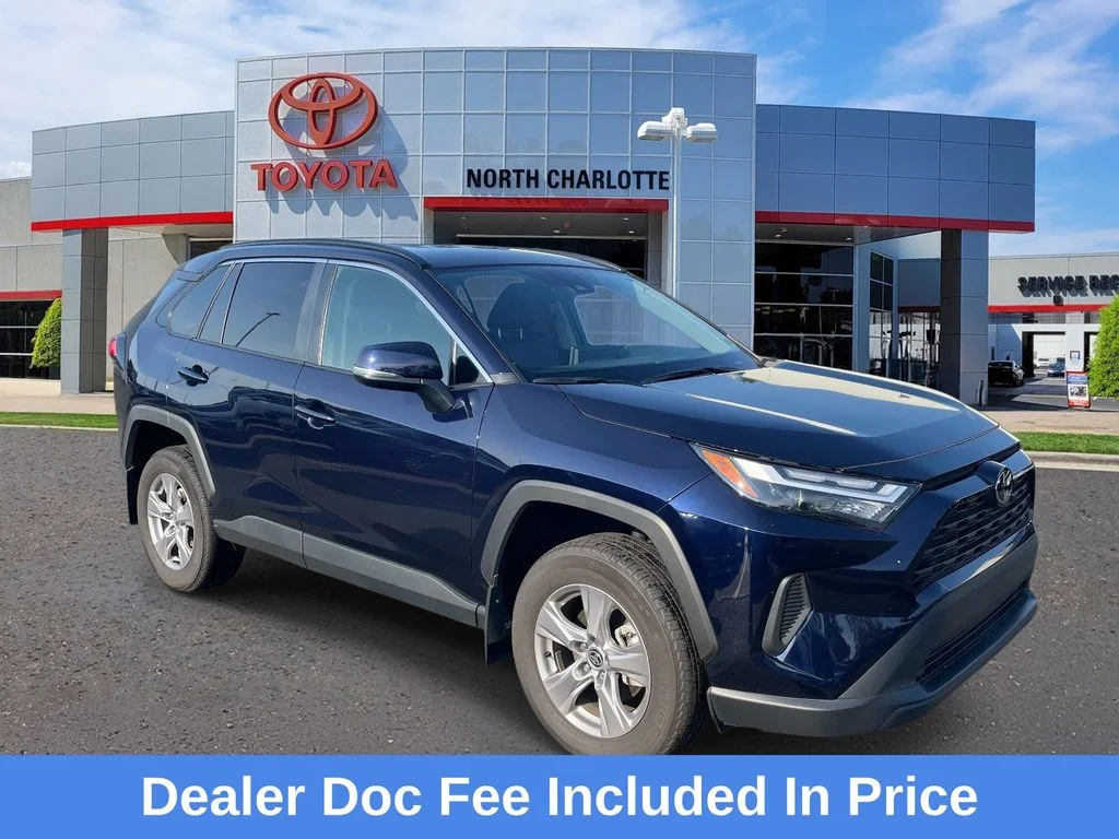 Used 2025  Toyota XLE image 1