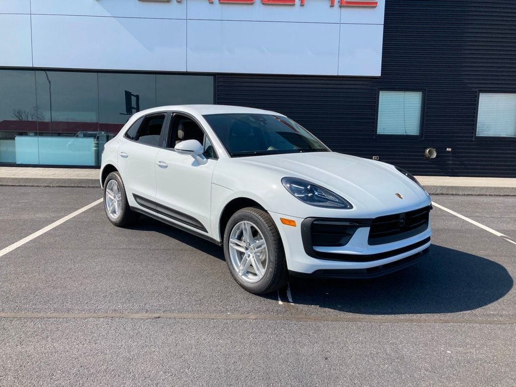 2025 Porsche Macan - Photo 9