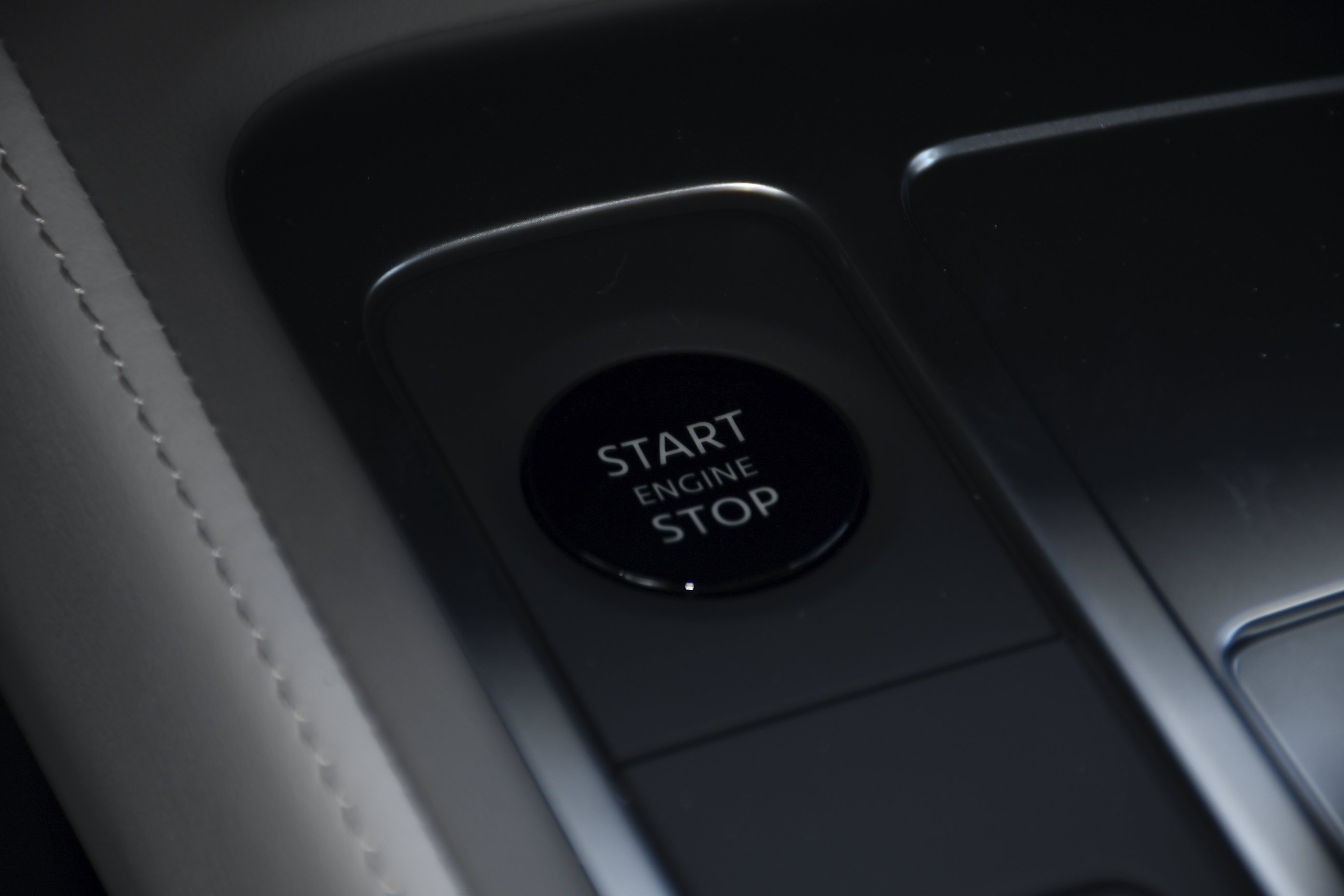 New 2027 GRAPHITE SHADOW INFINITI Luxe AWD image 16