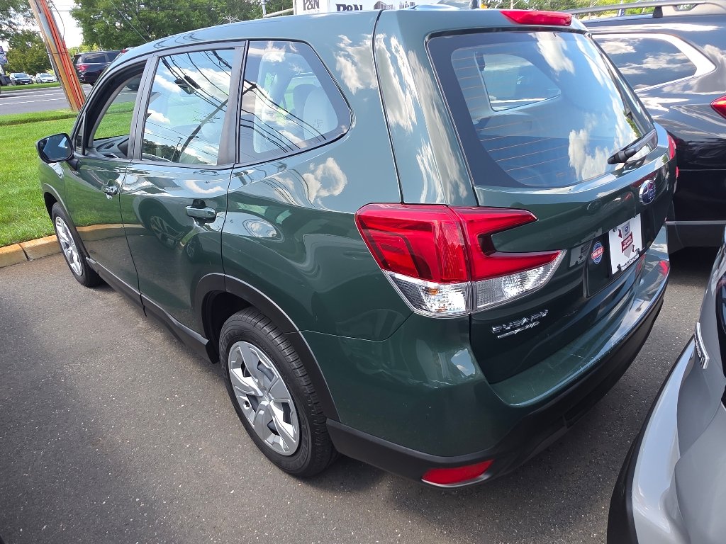 Used 2023 Green Subaru  image 4
