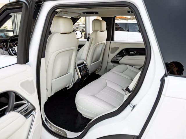 Used 2025 Fuji White Land Rover SE image 25
