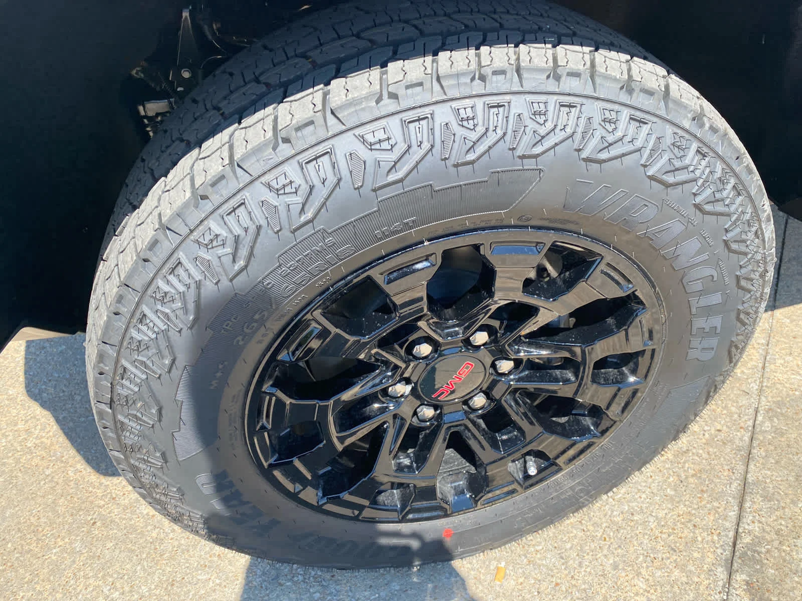 New 2026 Summit White GMC Elevation image 28