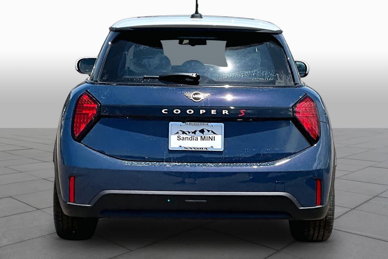 New 2026 Indigo Sunset Blue Metallic MINI Signature Plus image 4