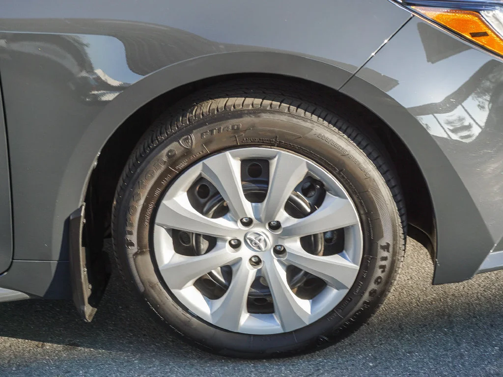 Certified Used 2025  Toyota LE image 9
