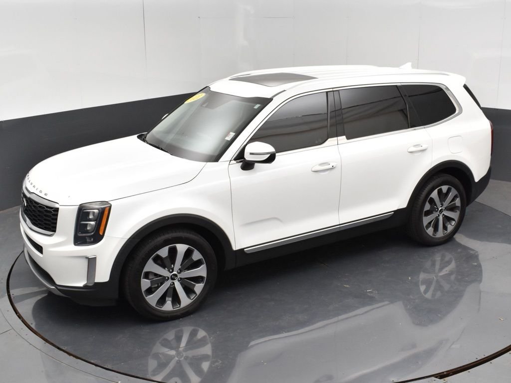 Used 2021 White Kia EX image 32