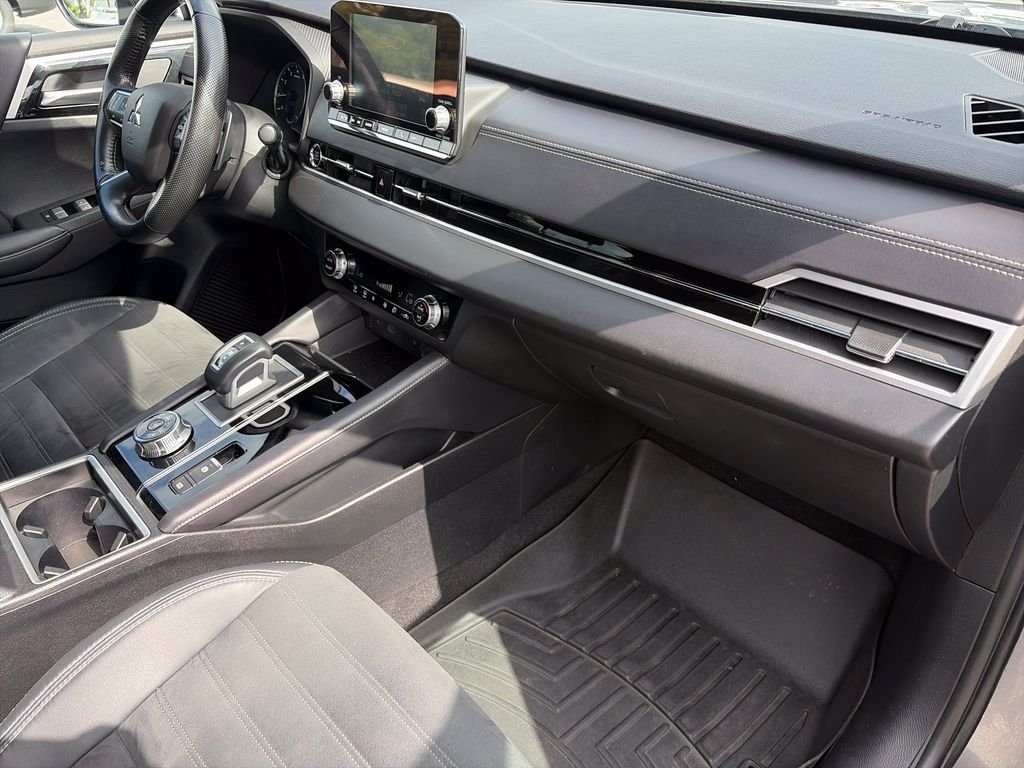 Used 2022  Mitsubishi Black Edition image 32
