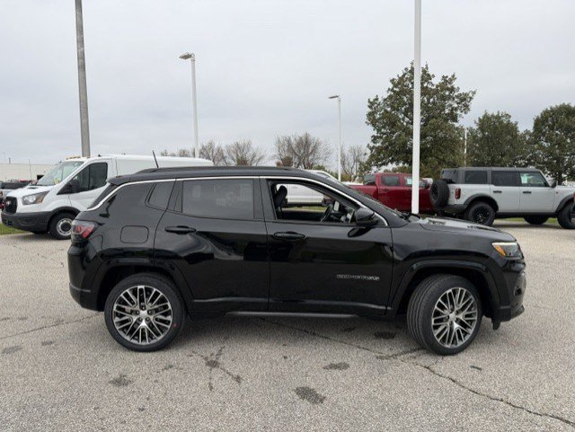 Certified Used 2022 Diamond Black Jeep Limited image 8