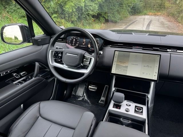 New 2027 Santorini Black Land Rover SE image 29