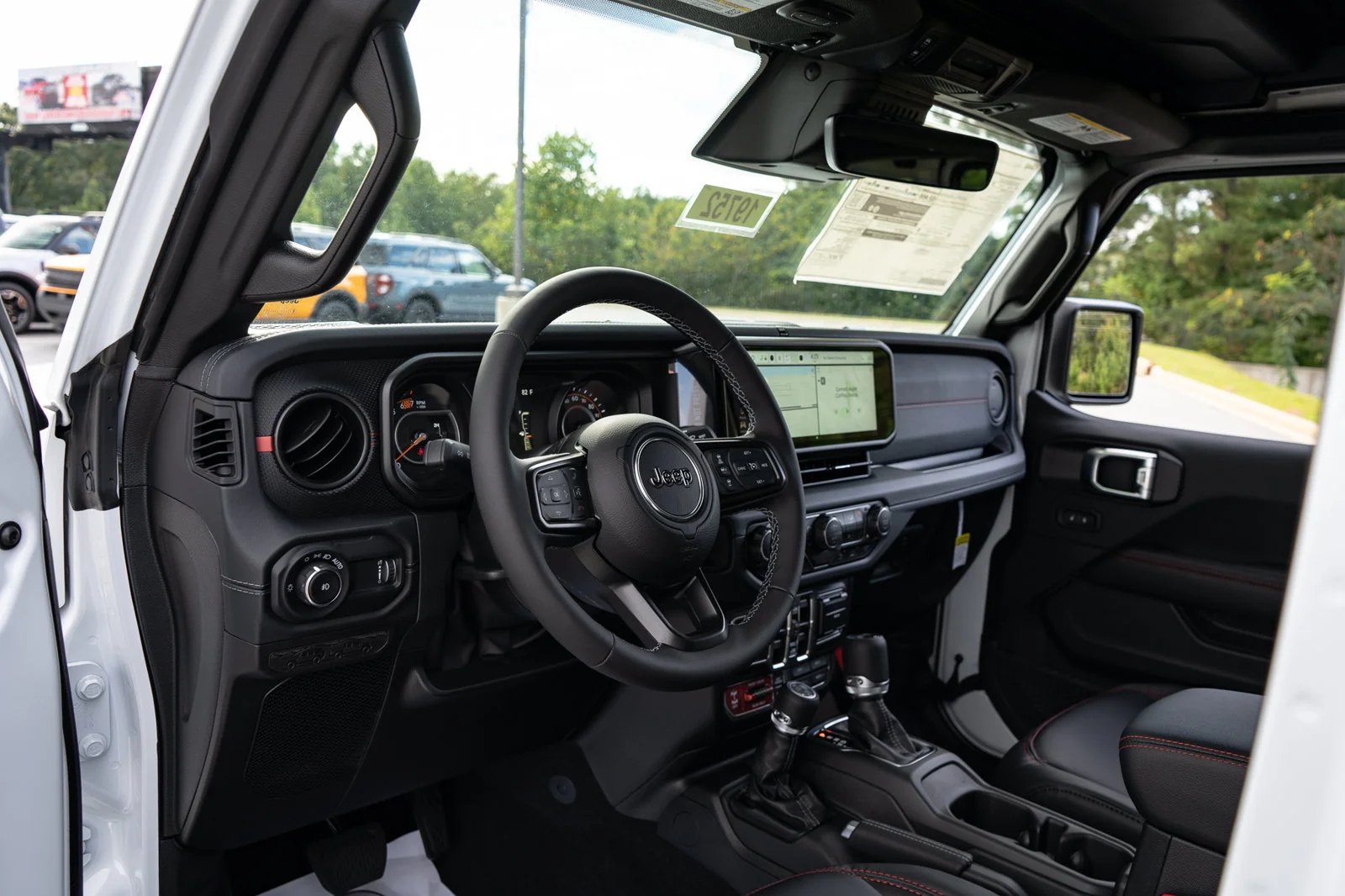 New 2027 Bright White Clear-Coat Paint Jeep Rubicon X image 24