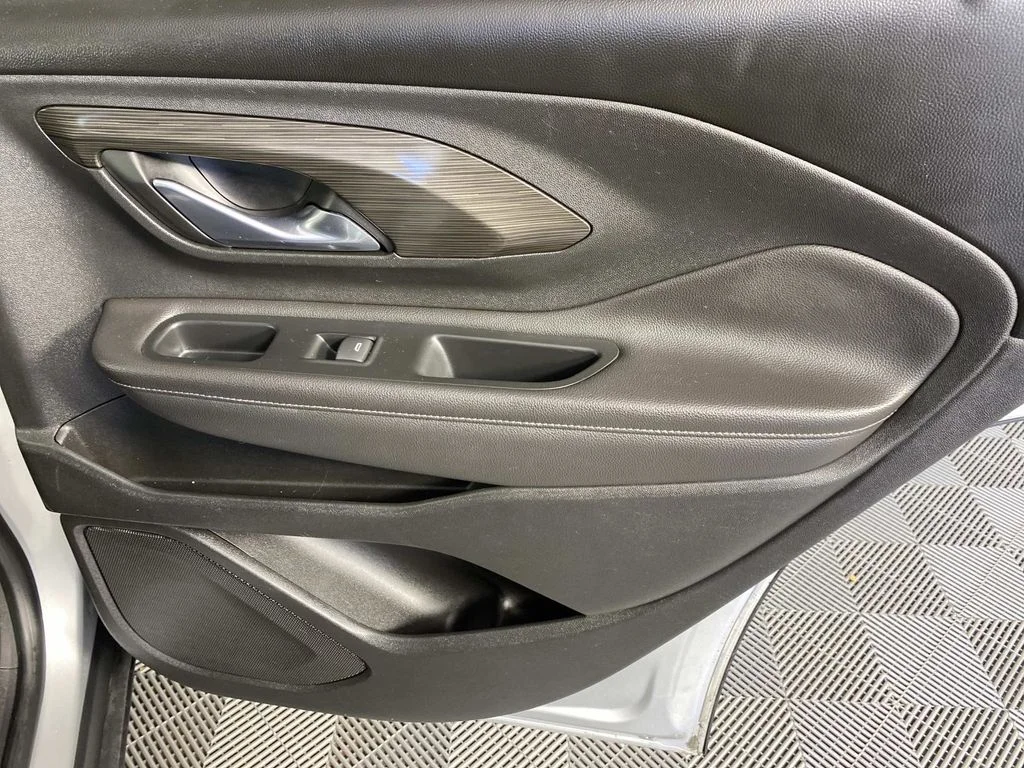 Used 2022 Silver GMC SLT image 26