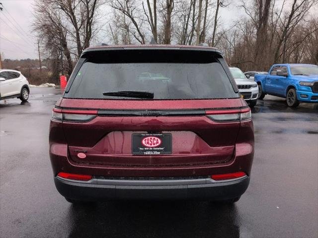 New 2026 Velvet Red Pearl-Coat Exterior Paint Jeep Altitude image 3