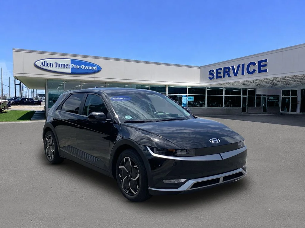 Used 2024 Abyss Black Hyundai SEL image 2