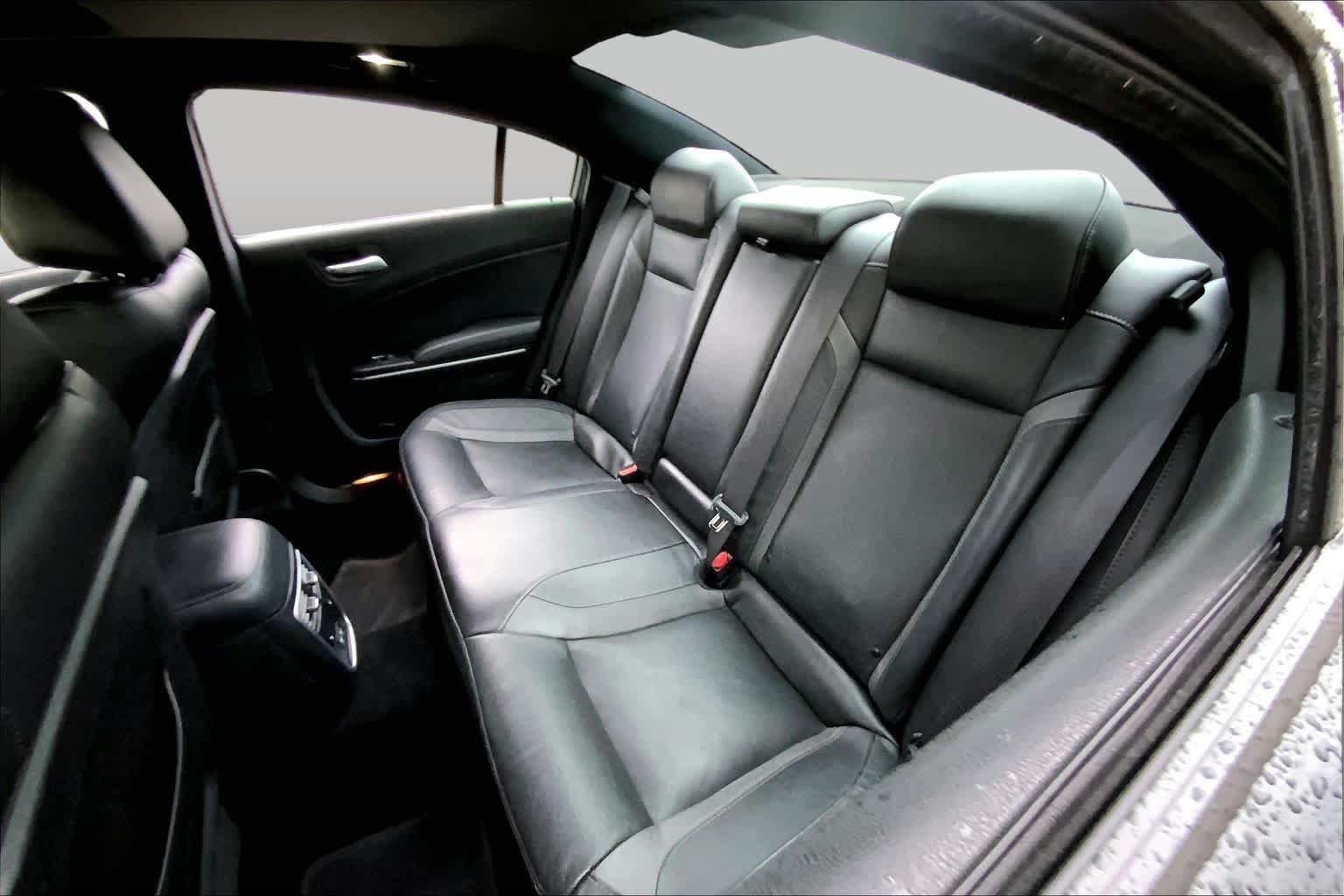Used 2022 Pitch Black Clearcoat Dodge SXT image 19