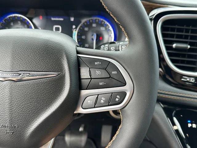 Used 2022 Red Chrysler Pinnacle image 35