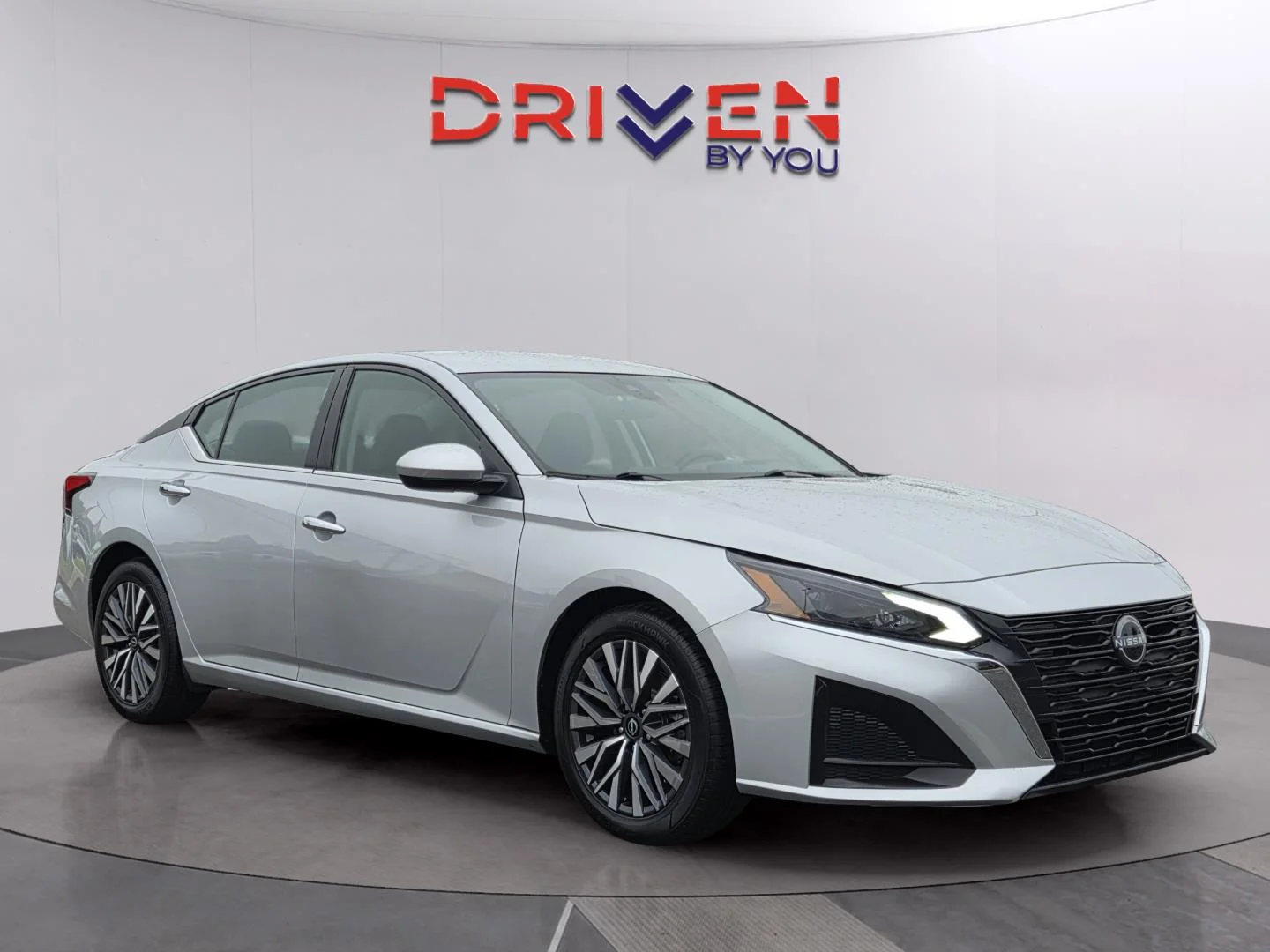 Used 2023 Brilliant Silver Metallic Nissan 2.5 SV image 7