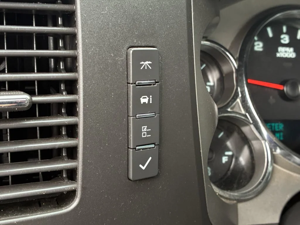 Used 2011 STEEL GREEN METALLIC Chevrolet LT image 33