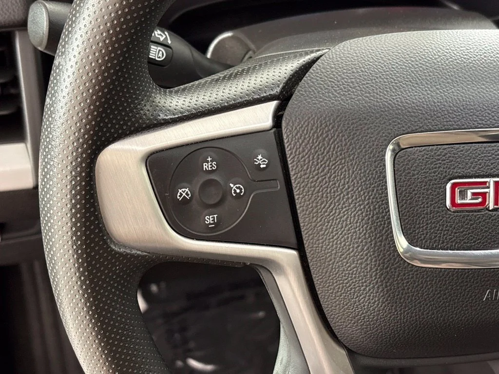 Used 2024 White GMC SLE image 27