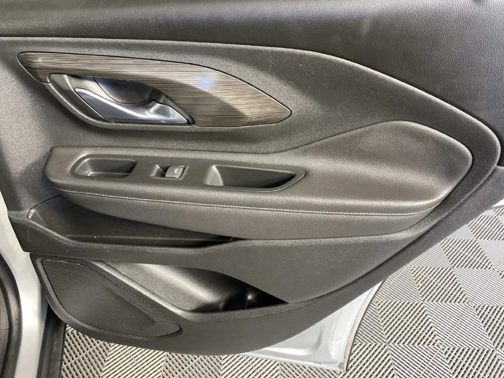 Used 2022 Quicksilver Metallic GMC SLT image 26