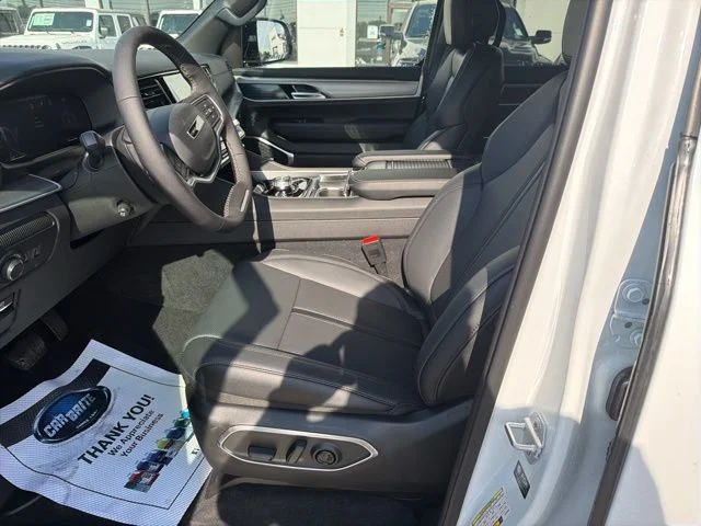 New 2026 Bright White Clear-Coat Exterior Paint Jeep Limited Altitude image 10