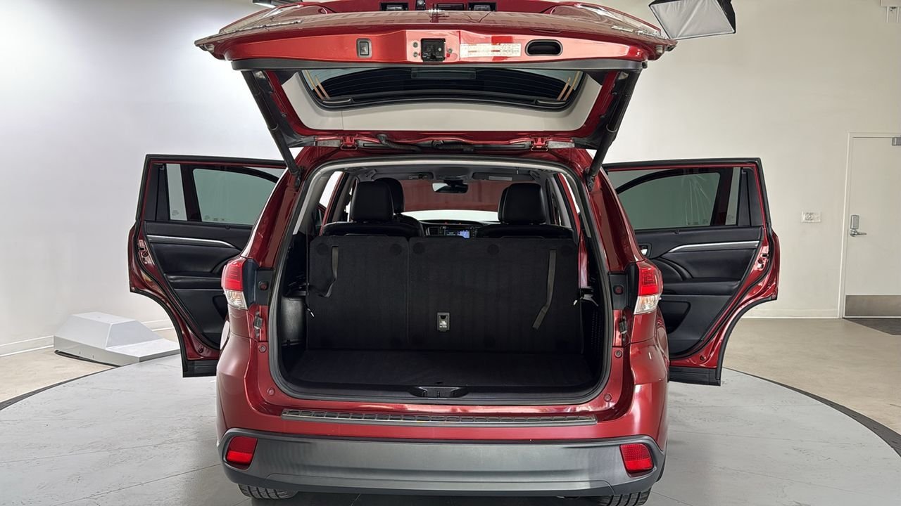 Used 2018 Red Toyota SE image 16
