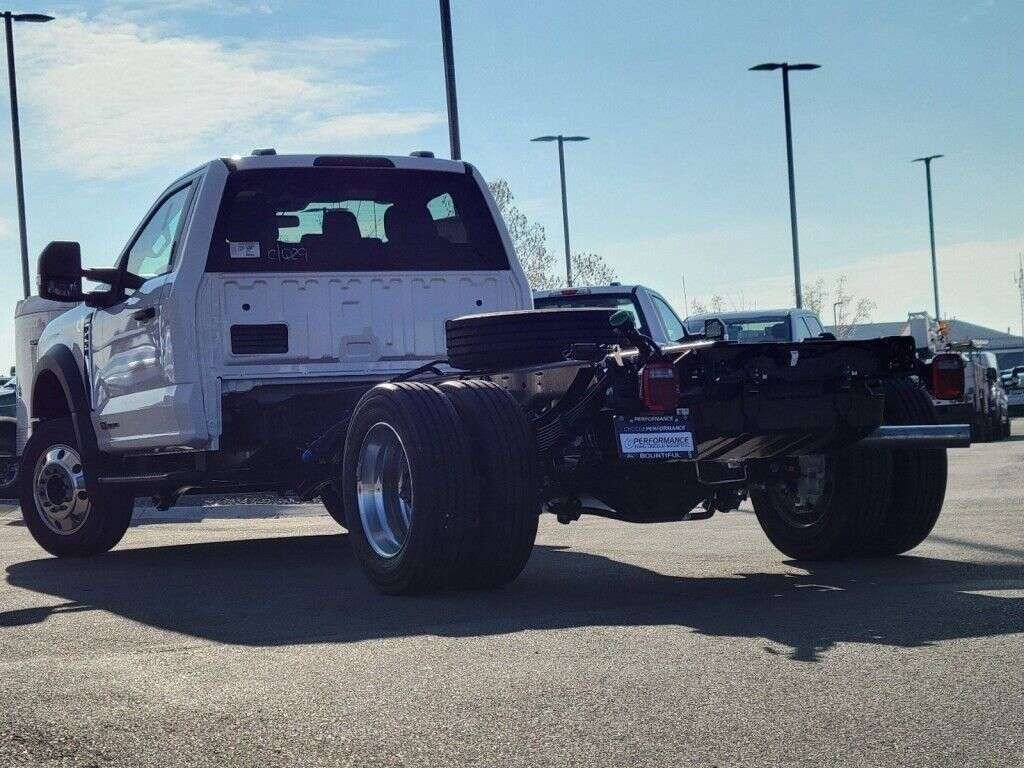 2023 Ford F-450 Super Duty Chassis Cab XLT - Photo 19