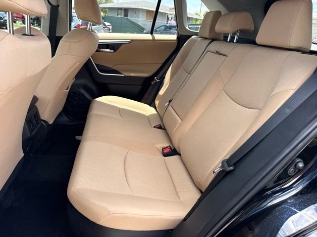 2025 Toyota RAV4 XLE - Photo 12