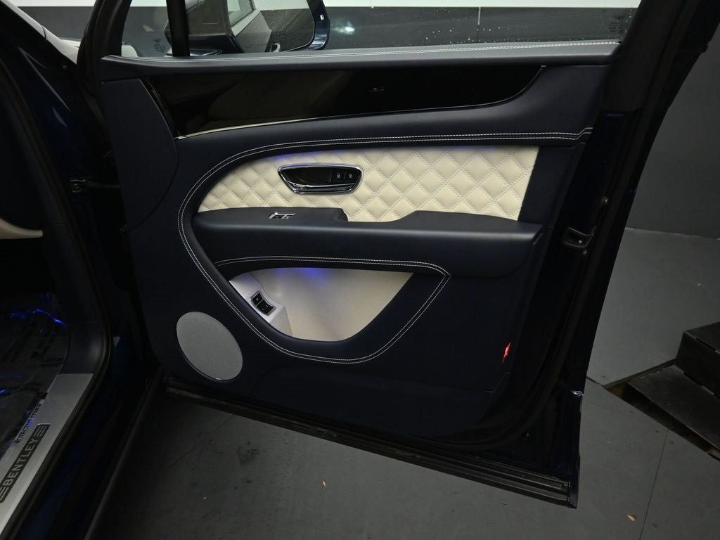 2021 BENTLEY BENTAYGA - Image 28