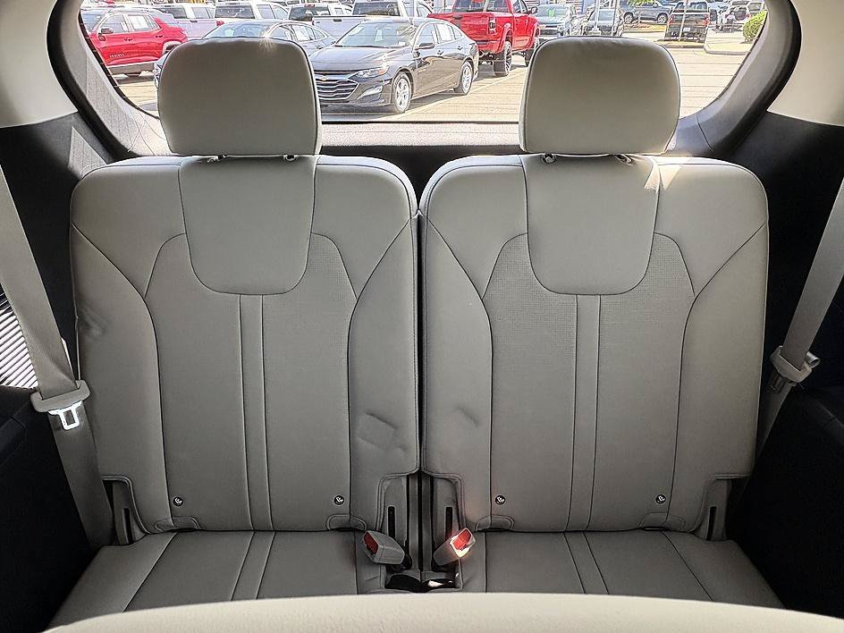 Used 2025 Everlasting Silver Kia S image 12