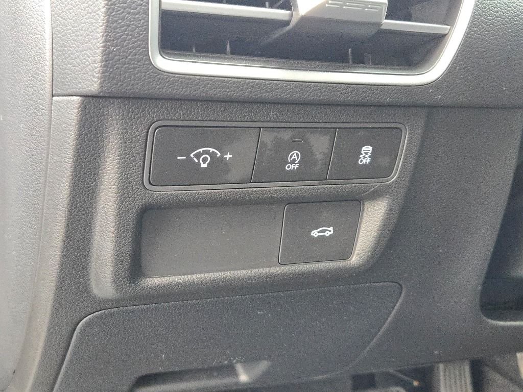 Used 2025 Gray Hyundai SE image 21