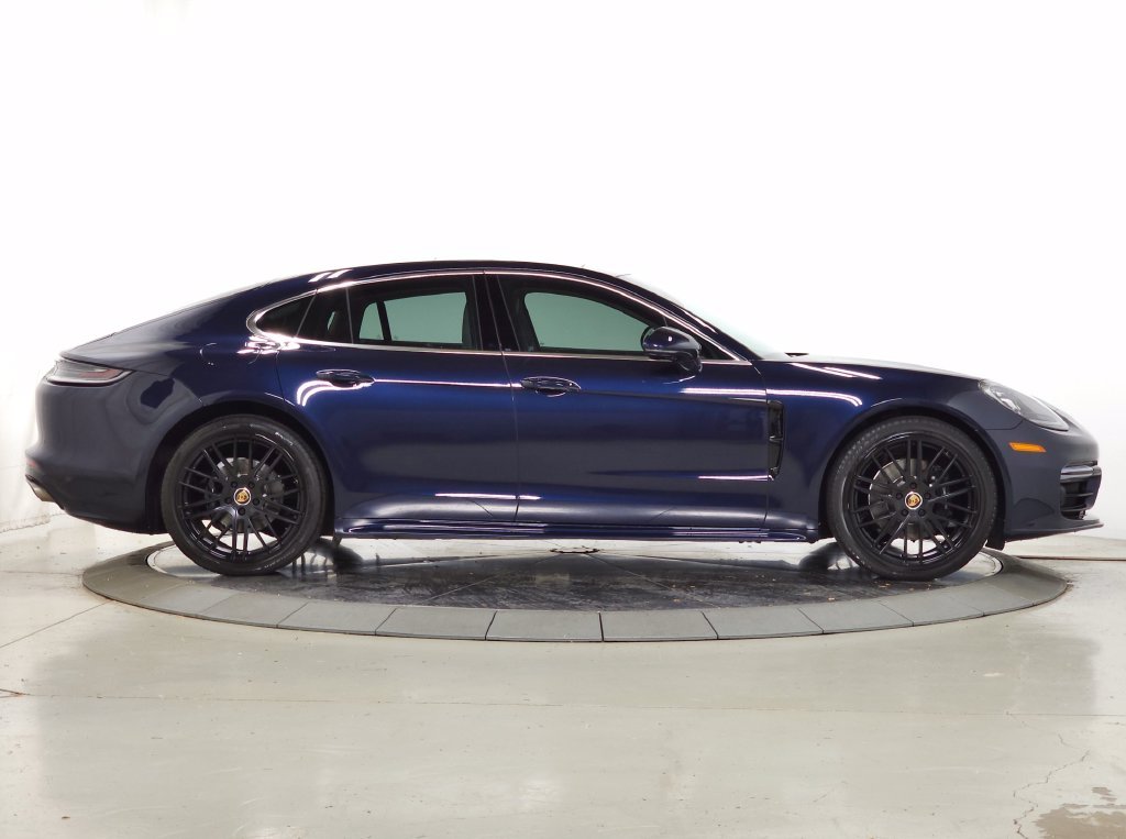 Used 2022  Porsche 4S image 9