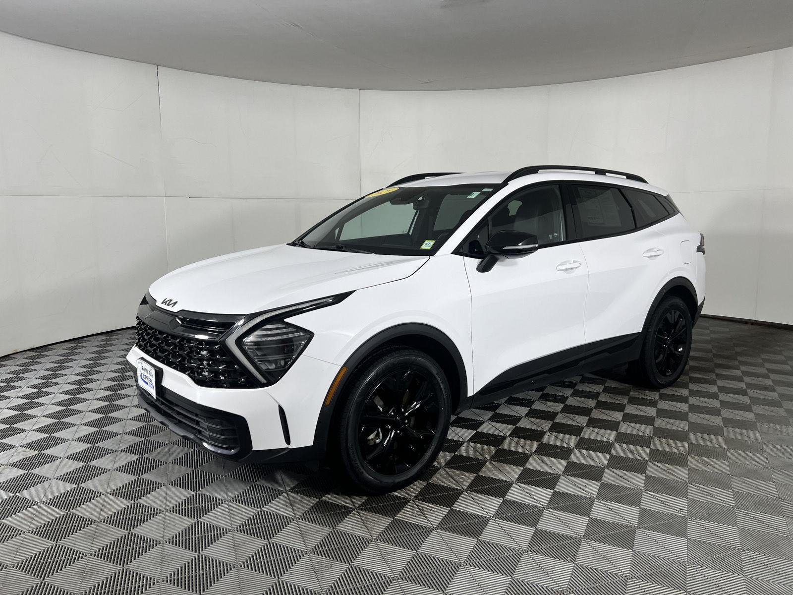 Used 2025 Glacial White Pearl Kia X-Line image 5