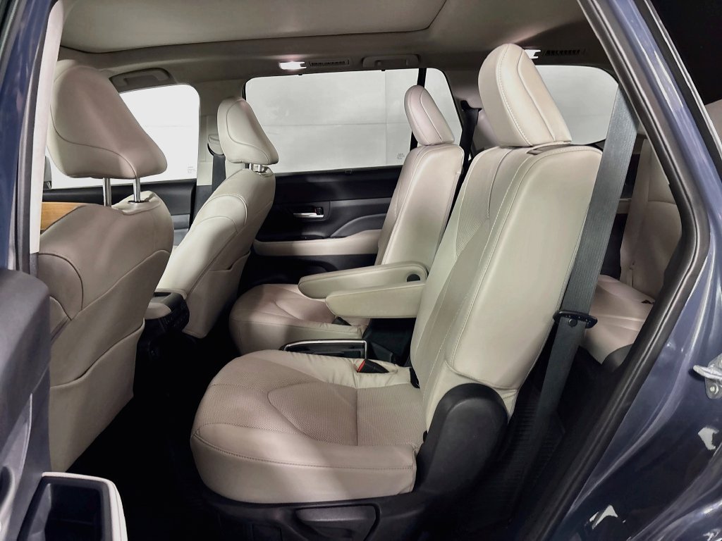 Used 2024 White Toyota Platinum image 20