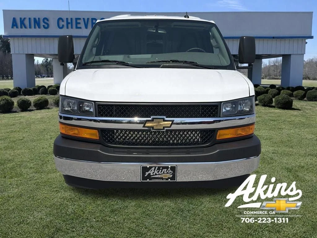 New 2026 Summit White Chevrolet 1WT image 2