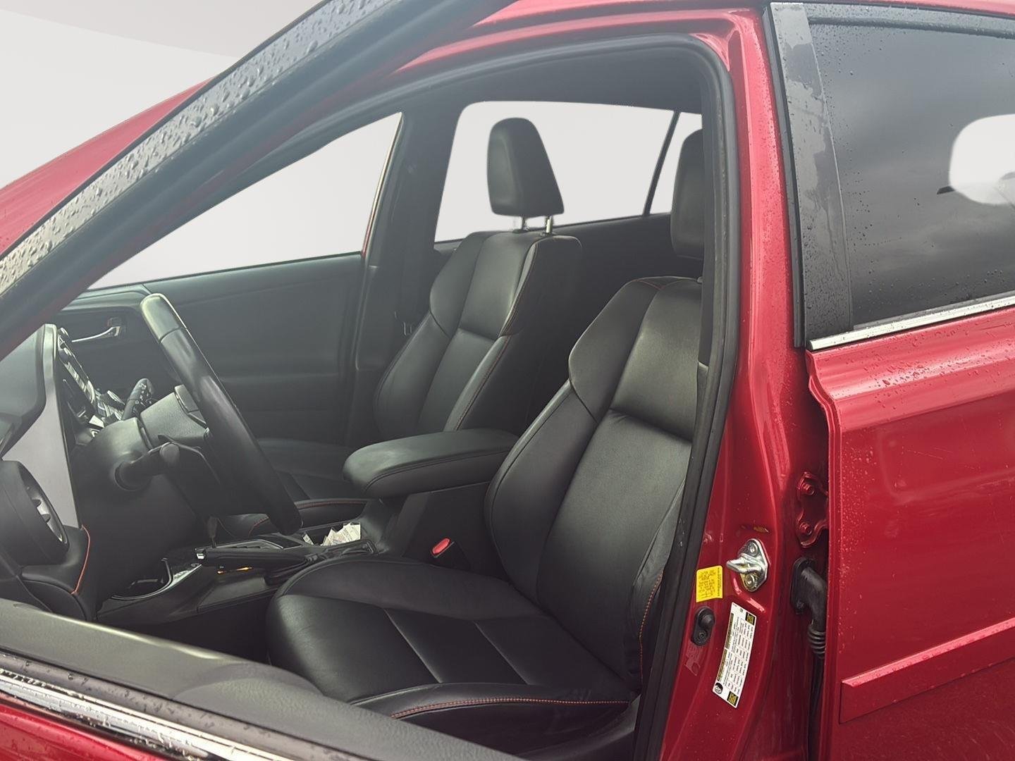 Used 2016 Barcelona Red Metallic Toyota SE image 3