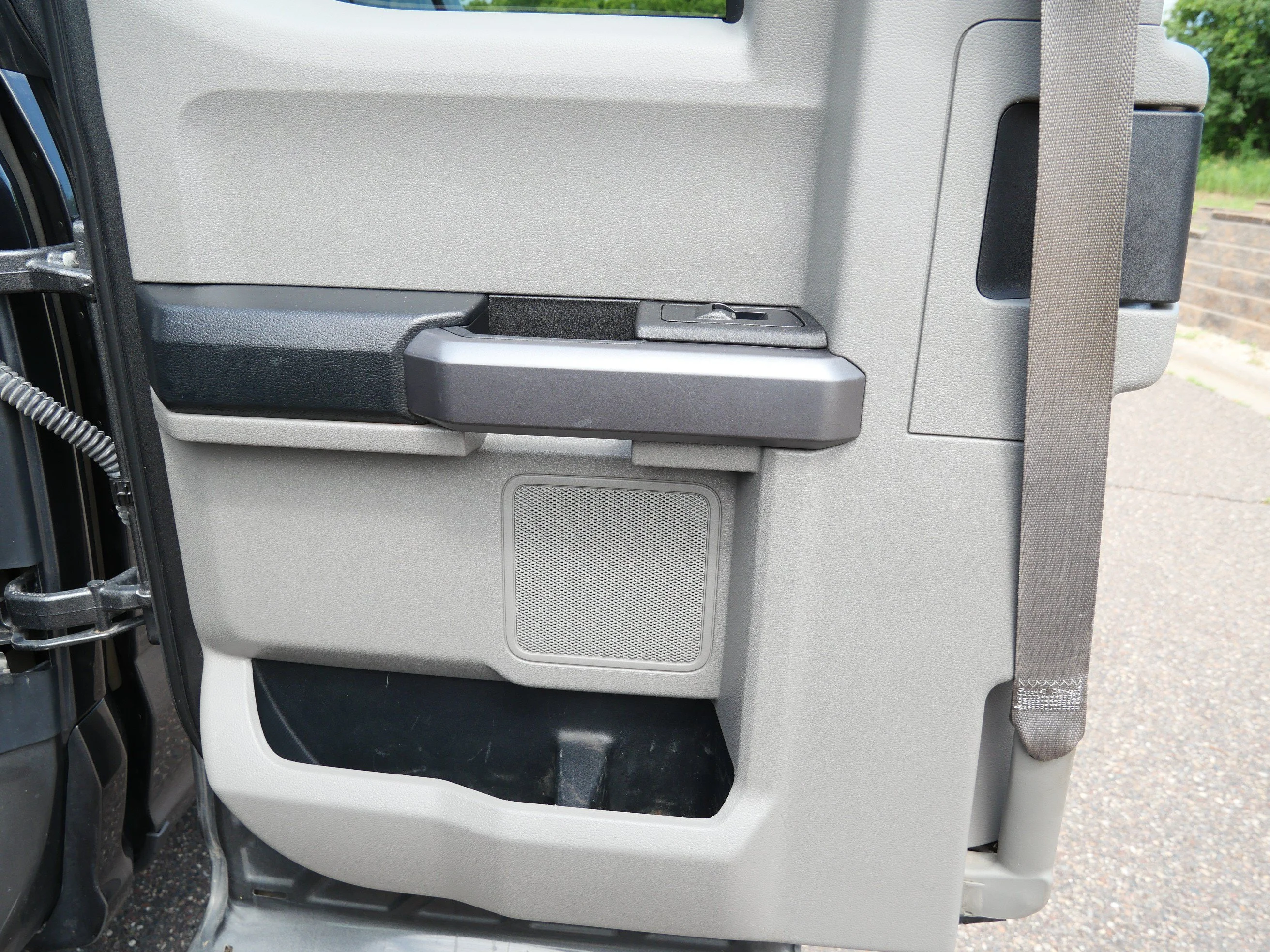 Used 2019 Magnetic Metallic Ford XLT 4WD SuperCab 6.5 Box image 14